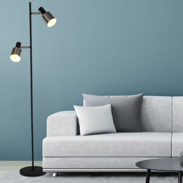 Alda - gulvlampe i stål og sort metal Alda - gulvlampe i stål og sort metal