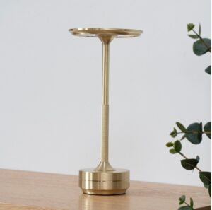 Bromma - Bordlampe i messingfarvet aluminium