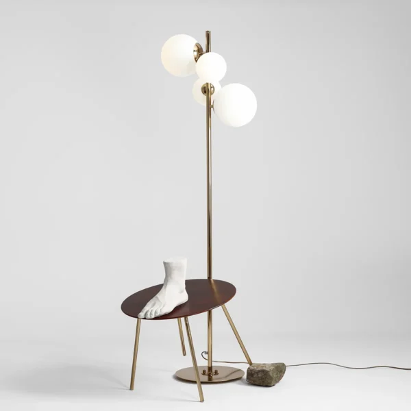 Dizzy - Gulvlampe i guldfarvet metal og hvidt glas