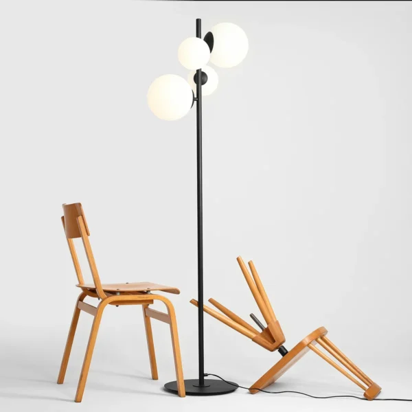 Dizzy - Gulvlampe i sort metal og hvidt glas