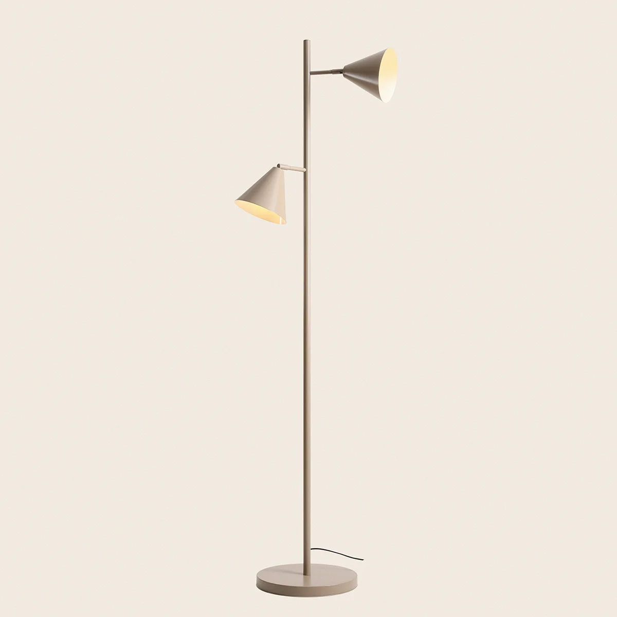 Frigg- Gulvlampe med to skærme i beige metal 1 Frigg- Gulvlampe med to skærme i beige metal