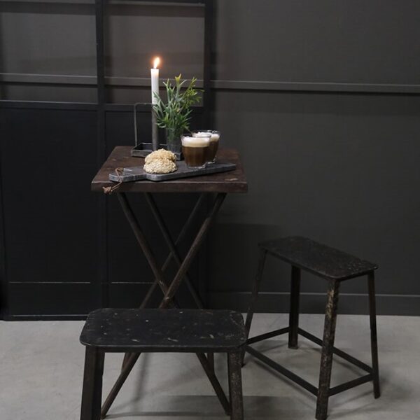 Funky - Cafébord i genbrugs metal Funky - Cafébord i genbrugs metal