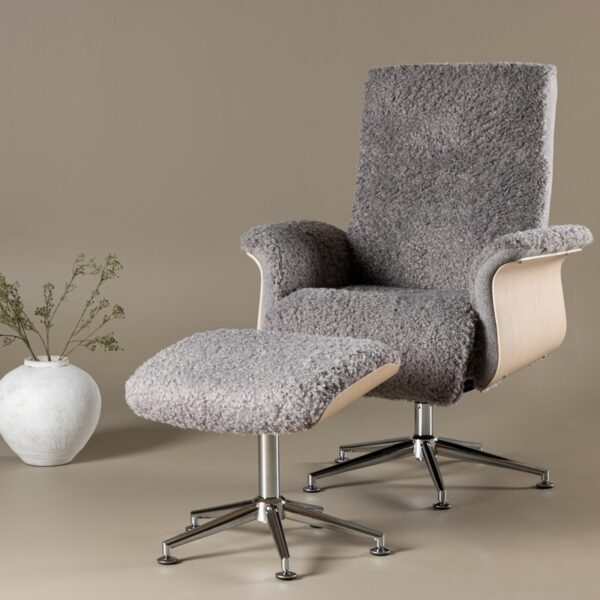 Heimdal - Hvilestol og taburet i gråt stof og metalben Heimdal - Hvilestol og taburet i gråt stof og metalben