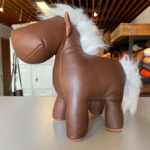 Hest i læder | brun By Fogstrup