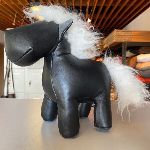 Hest i læder | sort By Fogstrup