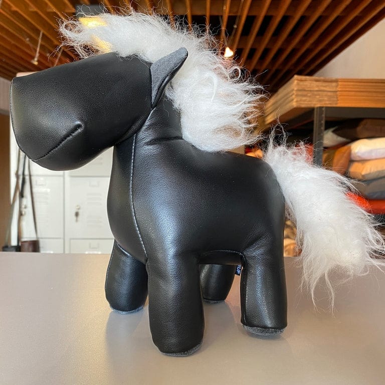 Hest i læder | sort By Fogstrup 1 Hest i læder | sort By Fogstrup