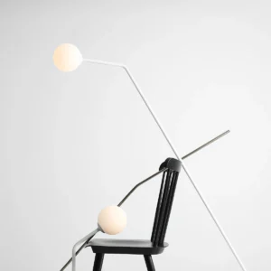 Limelight - Gulvlampe i hvidt metal og hvidt glas