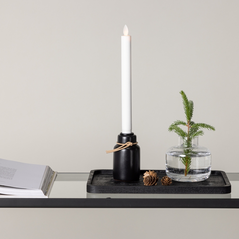 Luzz - Lysestage i sort plast med LED lys, 6 x 28 cm. 1 Luzz - Lysestage i sort plast med LED lys, 6 x 28 cm.