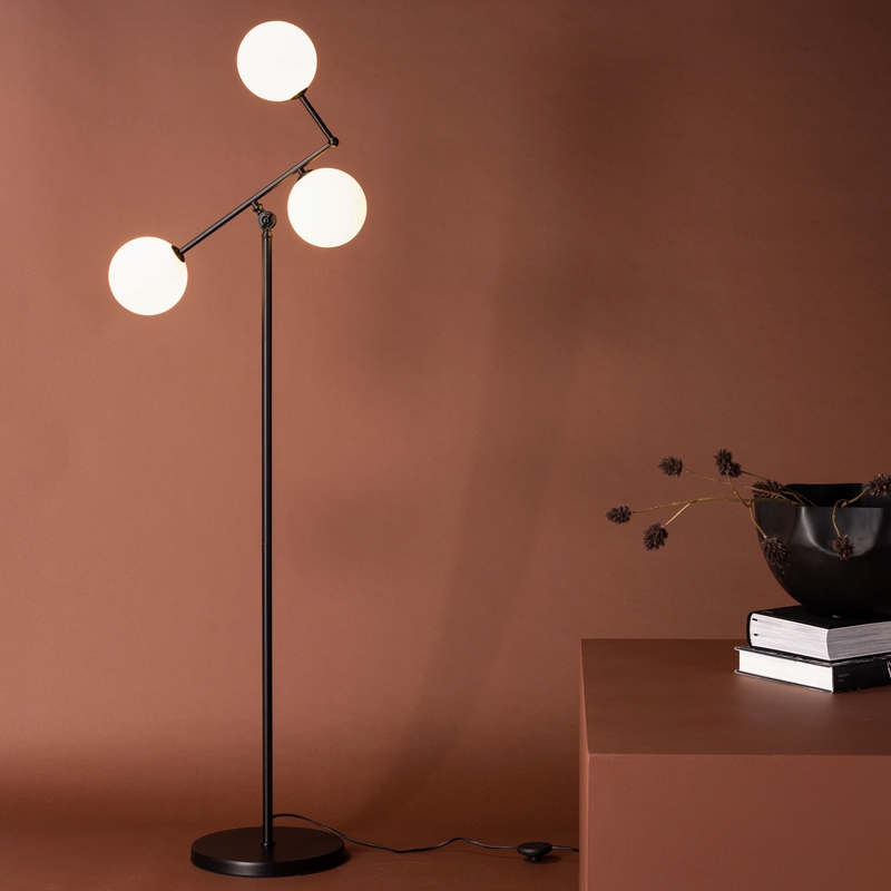 Morton - Gulvlampe i sort metal og glas 1 Morton - Gulvlampe i sort metal og glas