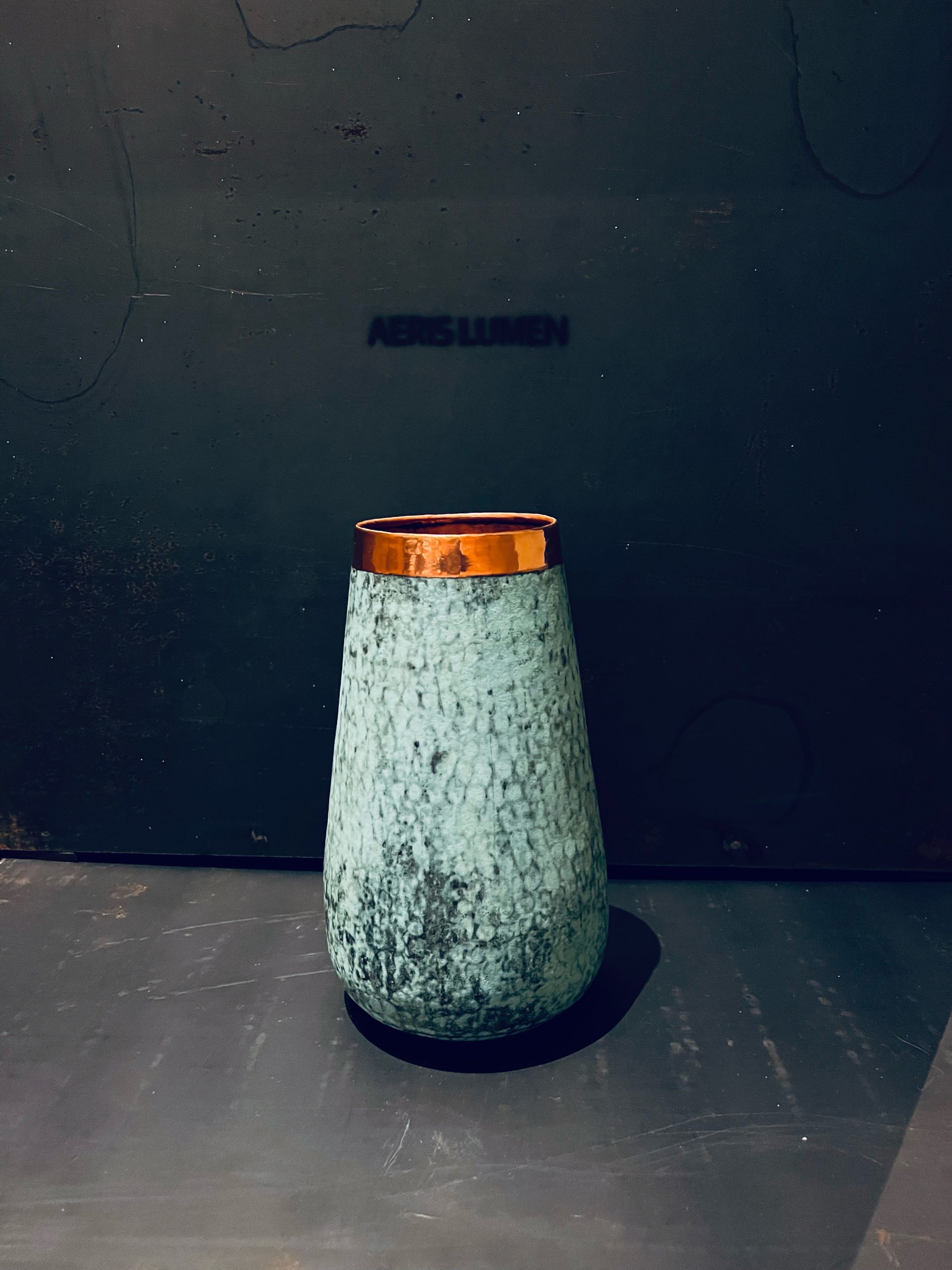 Oxideret kobbervase 21 cm 1 Oxideret kobbervase 21 cm