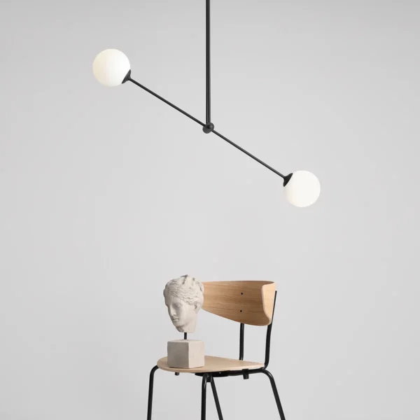 Point - Loftlampe i sort metal og to hvide skærme Point - Loftlampe i sort metal og to hvide skærme