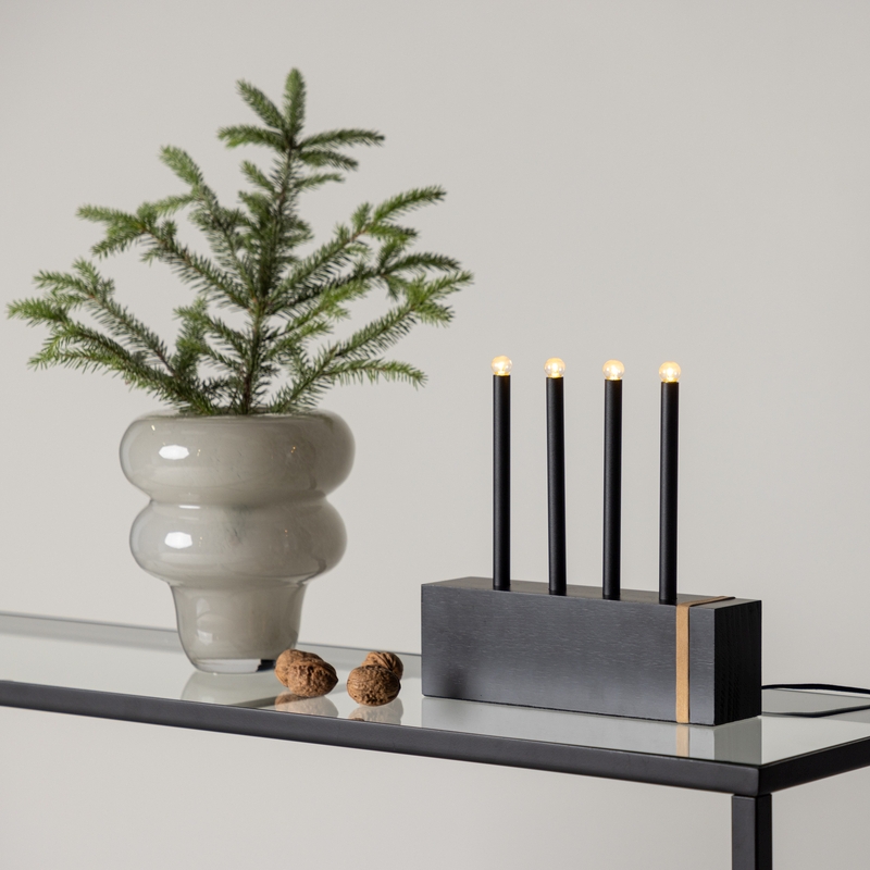 Ridge- Bordlampe i sort MDF med 4 LED lys 1 Ridge- Bordlampe i sort MDF med 4 LED lys