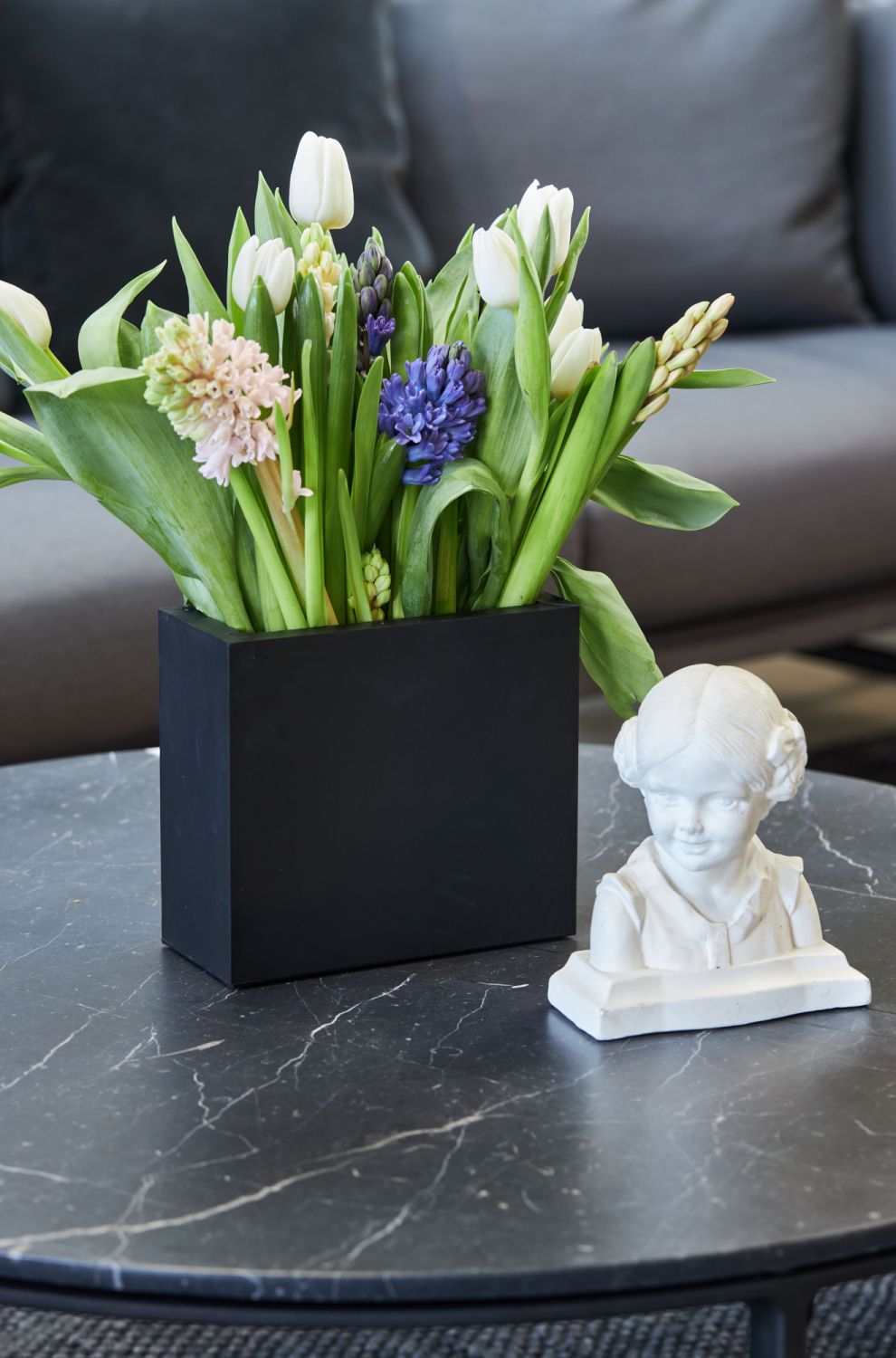 Sej Design tulipanvase, rektangulær. Sort vase i gummi 299,- kr. hurtig levering. 1 Sej Design tulipanvase, rektangulær. Sort vase i gummi 299,- kr. hurtig levering.