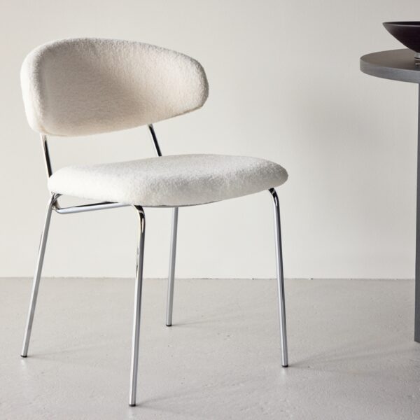 Shetland - 2 spisebordsstole i krom og hvidt bouclè stof