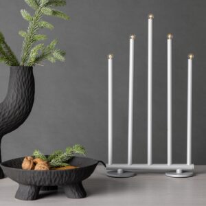 Smokey- Bordlampe i sølvfarvet metal med fem dæmpbare LED-lys