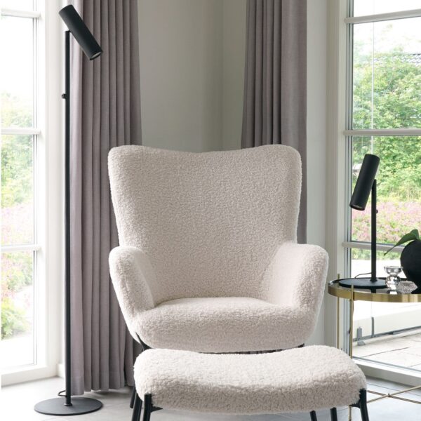 Tubox - Gulvlampe i sort metal. Tubox - Gulvlampe i sort metal.