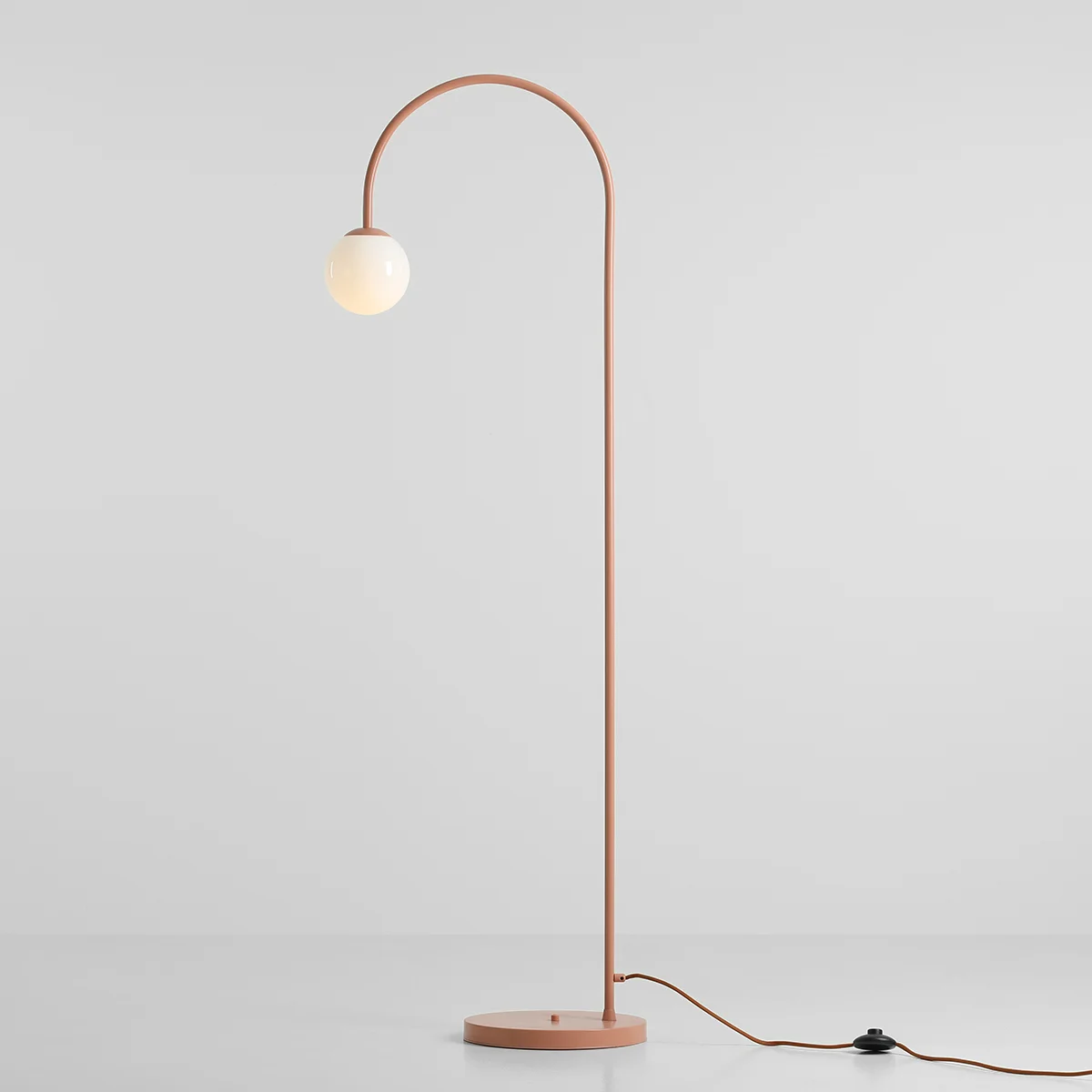 Twiggy - Gulvlampe i koral farvet metal og hvidt glas 1 Twiggy - Gulvlampe i koral farvet metal og hvidt glas