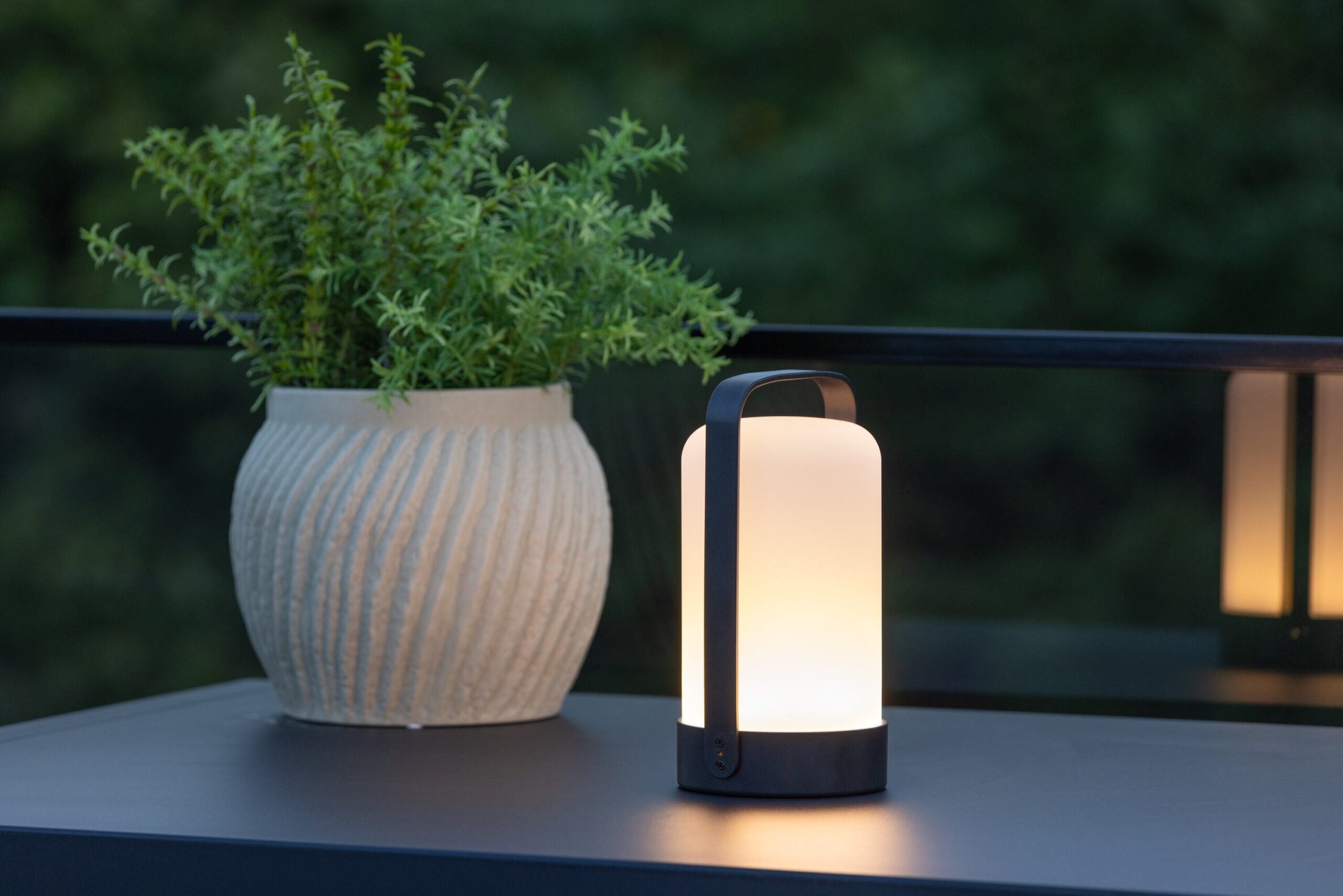 Venture Home - Fern Bordlampe Ø12xH22cm - Black/white 1 Venture Home - Fern Bordlampe Ø12xH22cm - Black/white