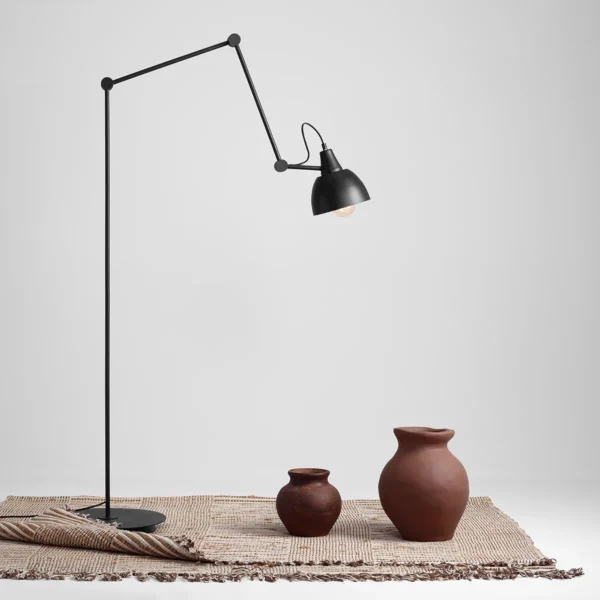 Verdi - Gulvlampe i sort metal