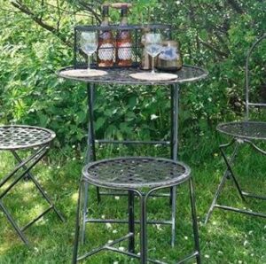 Williamsburg cafébord i patineret metal, diameter 70 cm.