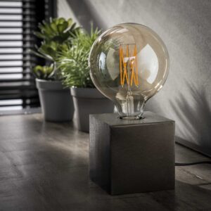 Cube - Bordlampe i metal med finish i sort nikkel Levering uden pære