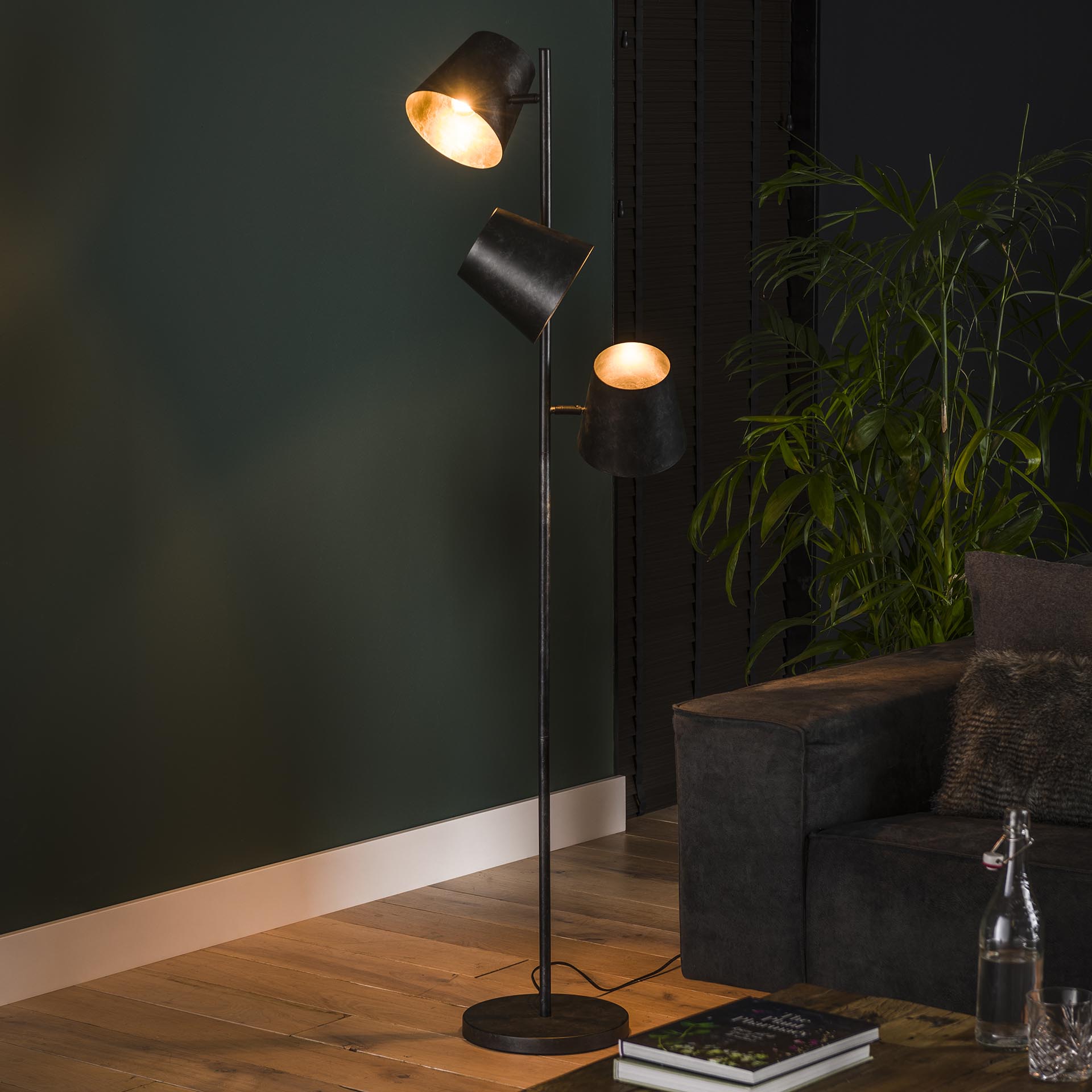 Freedom - Gulvlampe med 3 justerbare skærme i sort metal Levering uden pære 1 Freedom - Gulvlampe med 3 justerbare skærme i sort metal Levering uden pære