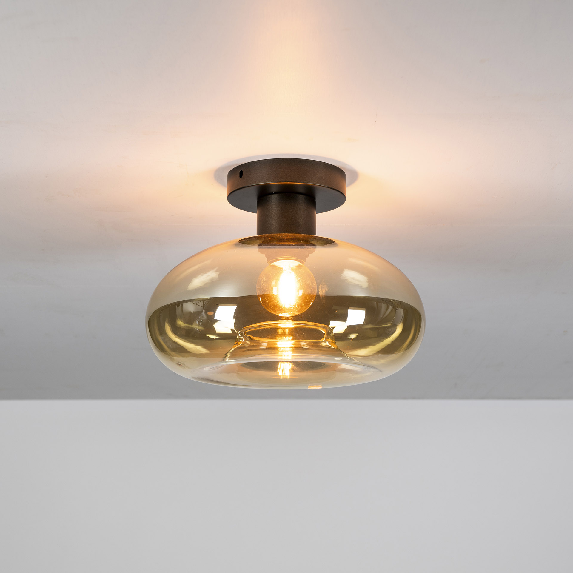 Iris- Plafond i ravfarvet glas Levering uden pære 1 Iris- Plafond i ravfarvet glas Levering uden pære