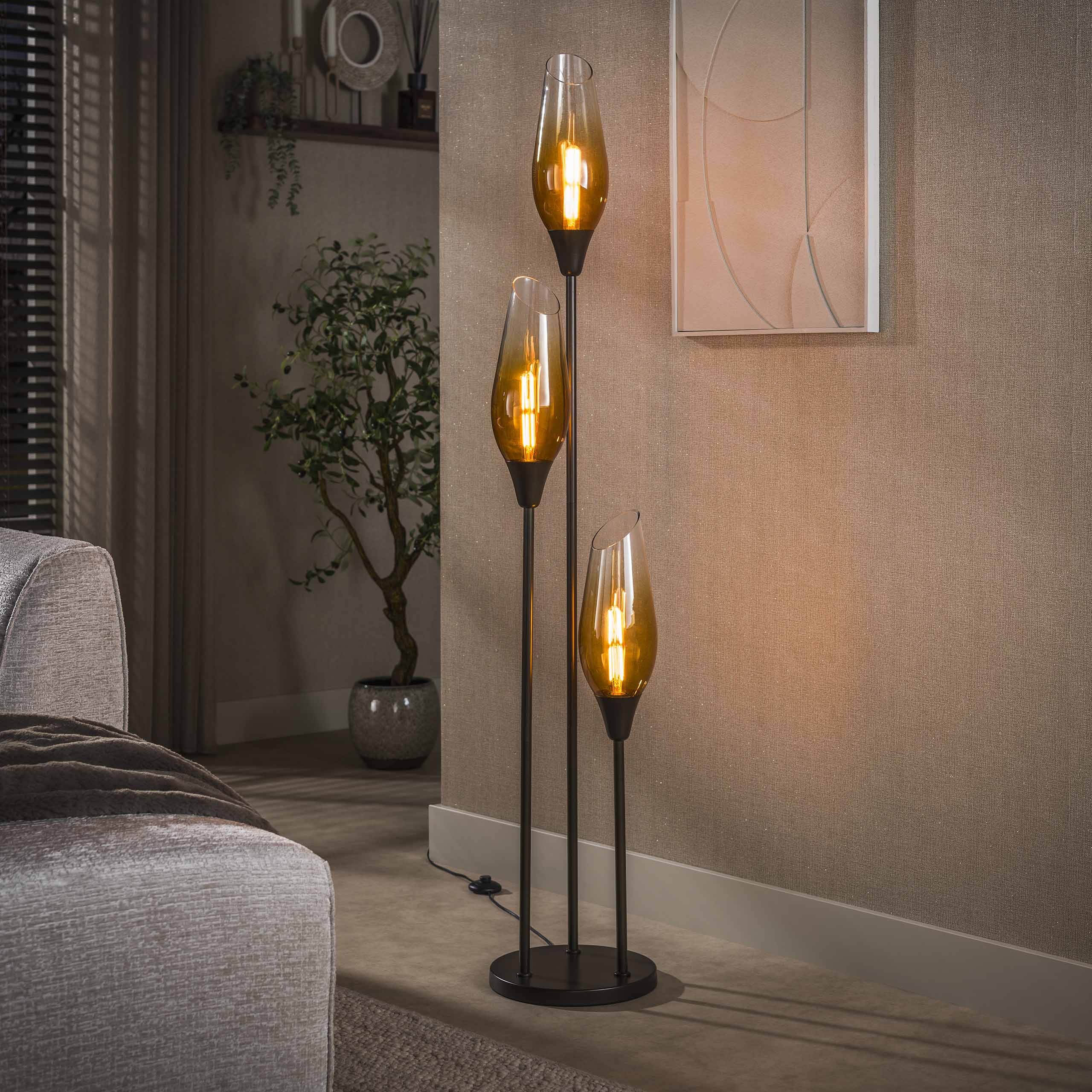 Kubo - Gulvlampe med tre brun farvede glasskærme, højde 168 cm Levering uden pære 1 Kubo - Gulvlampe med tre brun farvede glasskærme, højde 168 cm Levering uden pære