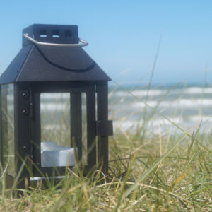 Sort lanterne til udendørs, 3 størrelser. Køb A2 Living udendørs kvalitets lanterner isort, fra 529 kr. - størrelse 12,5 x 12,5 x 25 cm