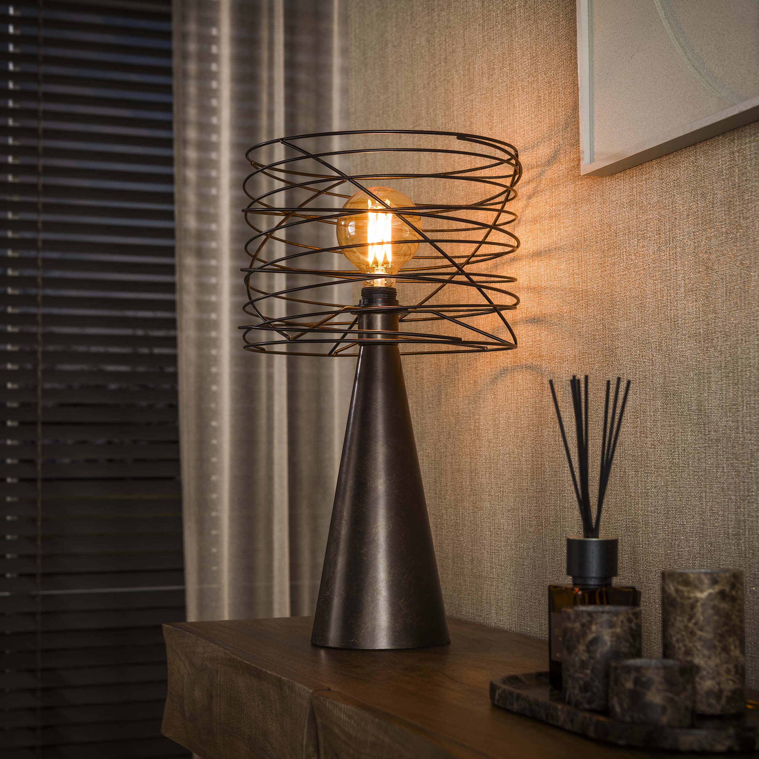 Curly - Bordlampe i urban brun metal Levering uden pære 1 Curly - Bordlampe i urban brun metal Levering uden pære